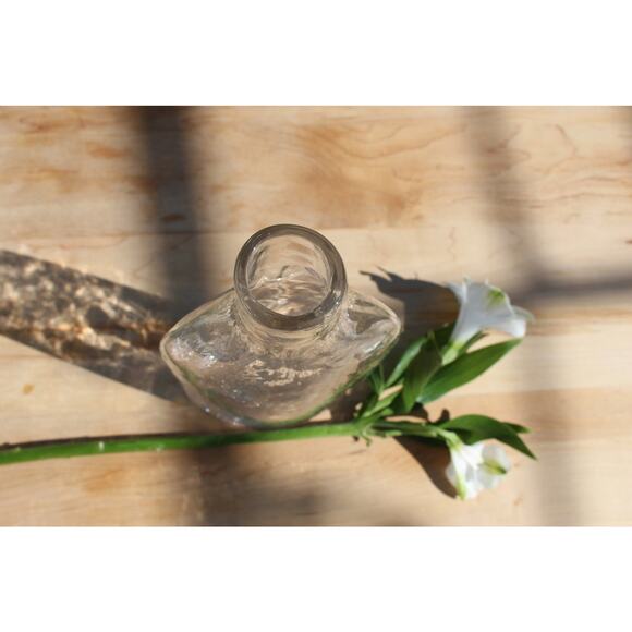 Decorative Vintage Clear Glass Bottle / SimpleVase - Picture 4 of 8